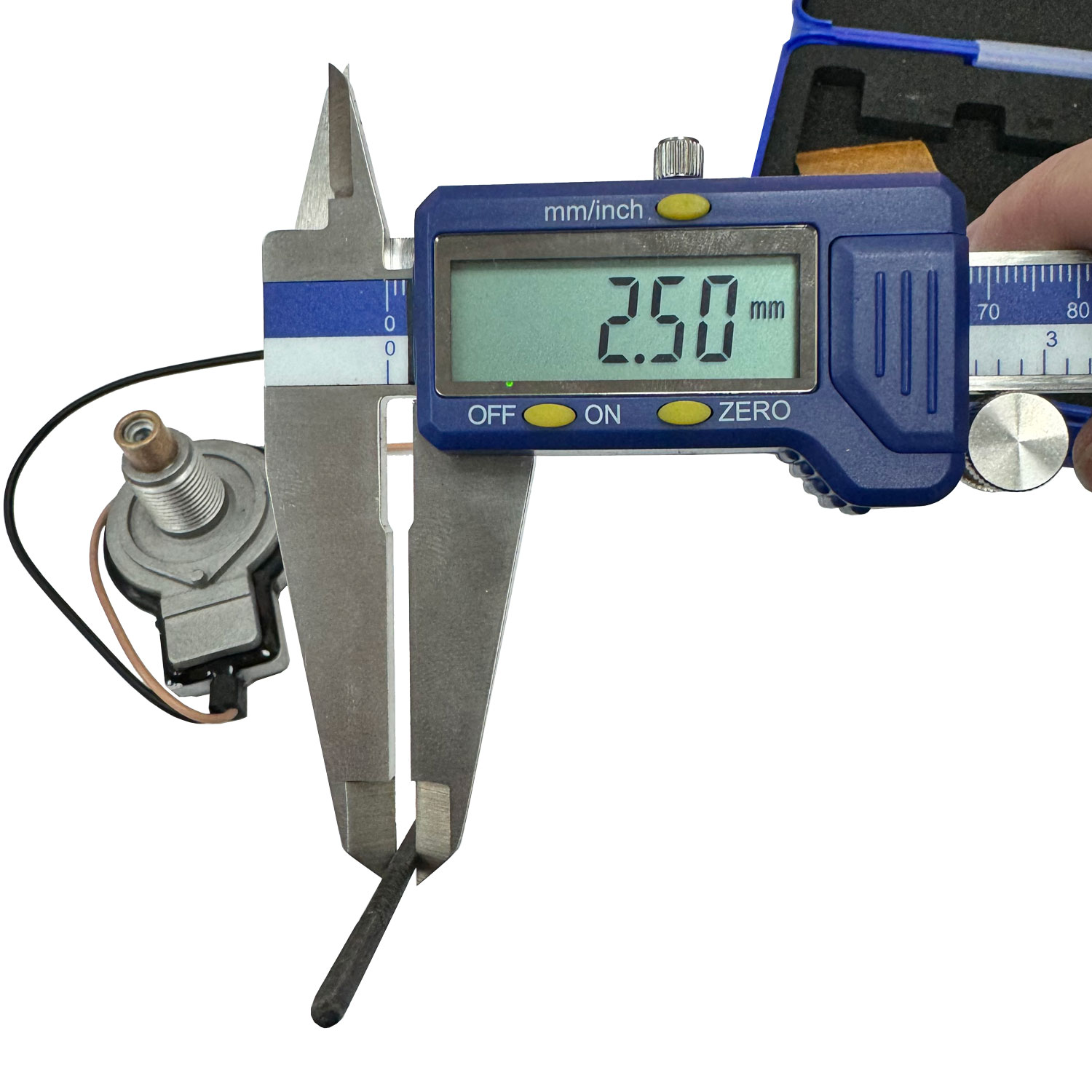 AUTOMETER 7/8" -18 Thread Mechanical-to-Electric Speed Sensor, GM & Chrysler, 8 Pulse VR - Image 3
