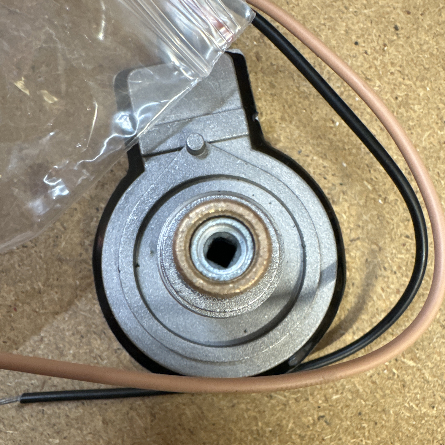 AUTOMETER 7/8" -18 Thread Mechanical-to-Electric Speed Sensor, GM & Chrysler, 8 Pulse VR - Image 4