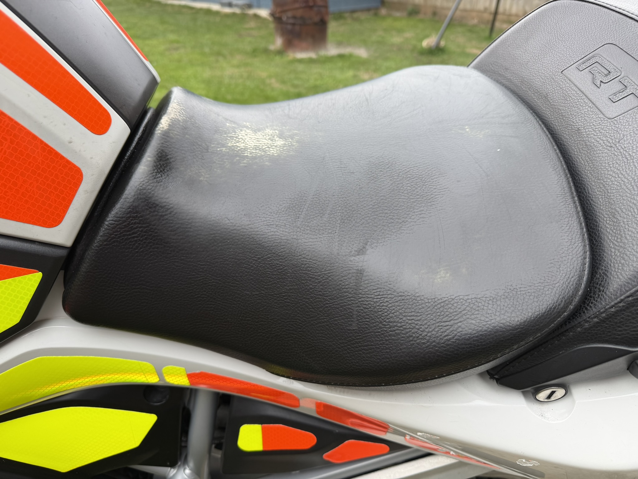 BMW R1200RT 2014-2018 / R1250RT 2018-2025 Front Heated Rider Seat - Image 2