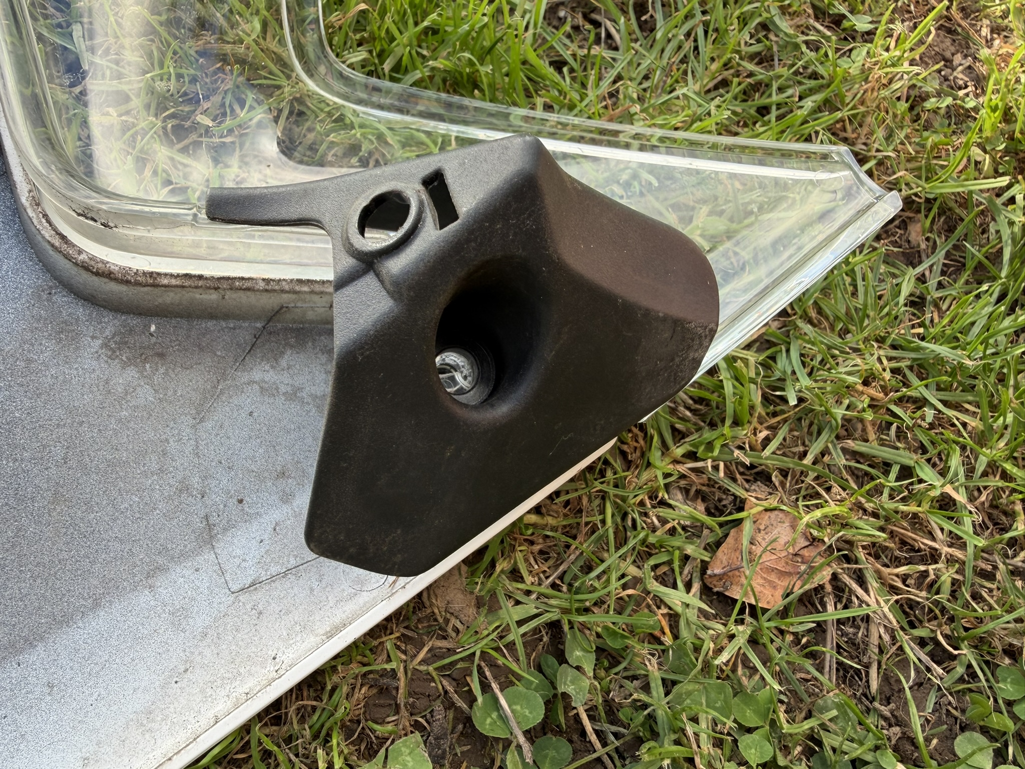 BMW R1250RT 2018-2025 Right Inner Front Fairing Winglet Bracket 46638520290 - Image 2